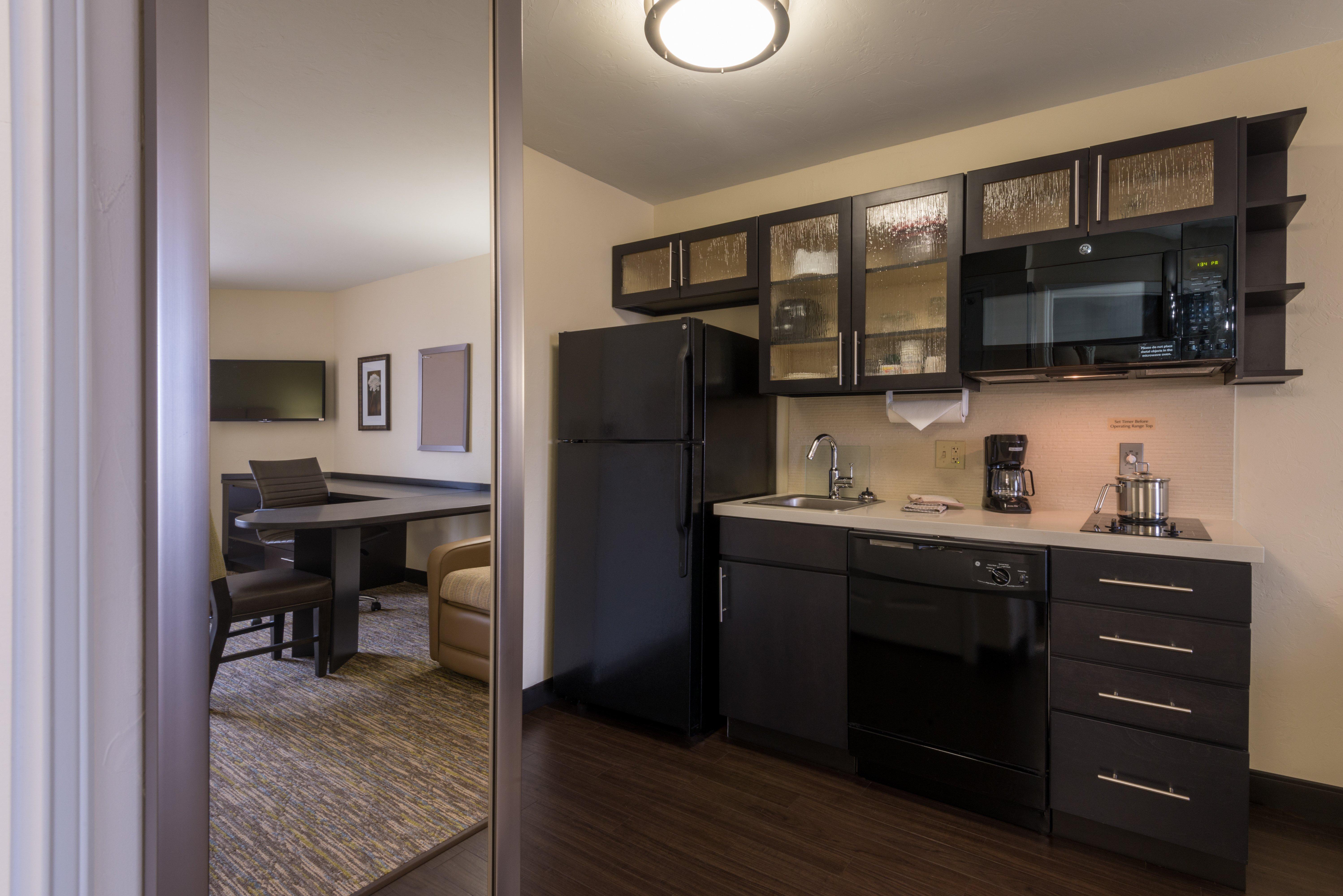 Candlewood Suites Del City By Ihg Екстериор снимка